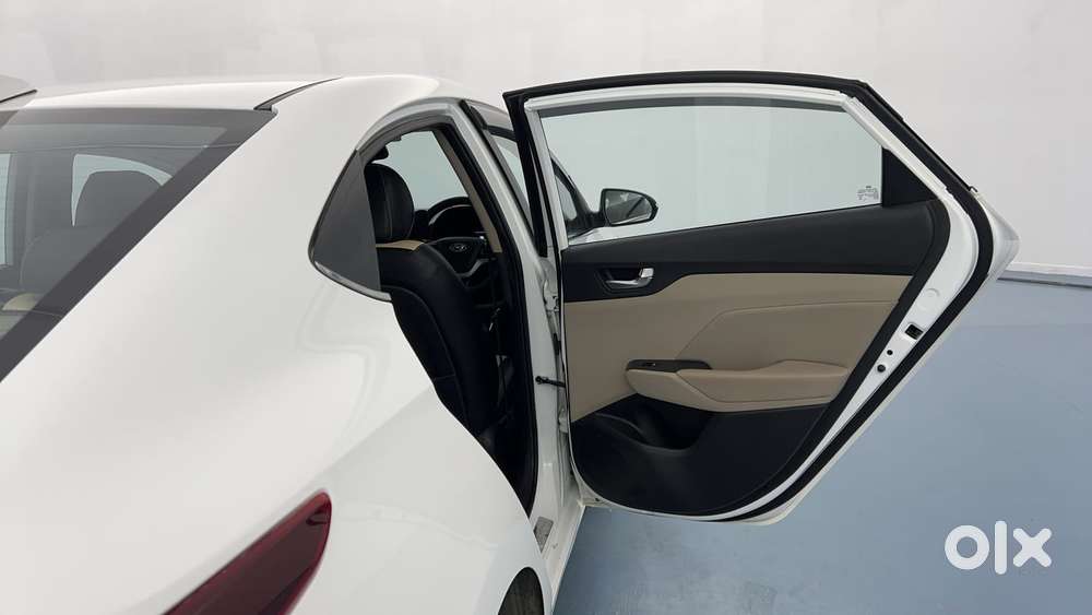 Hyundai Verna 1.5 Sx (o) Vtvt Ivt, 2022, Petrol