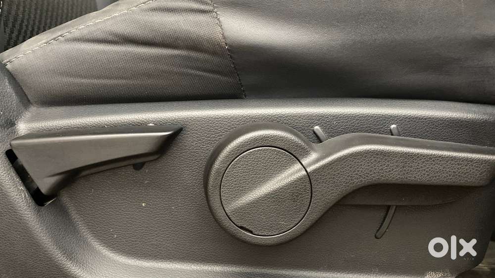 Mahindra Thar Lx 4-str Convertible At, 2022, Petrol