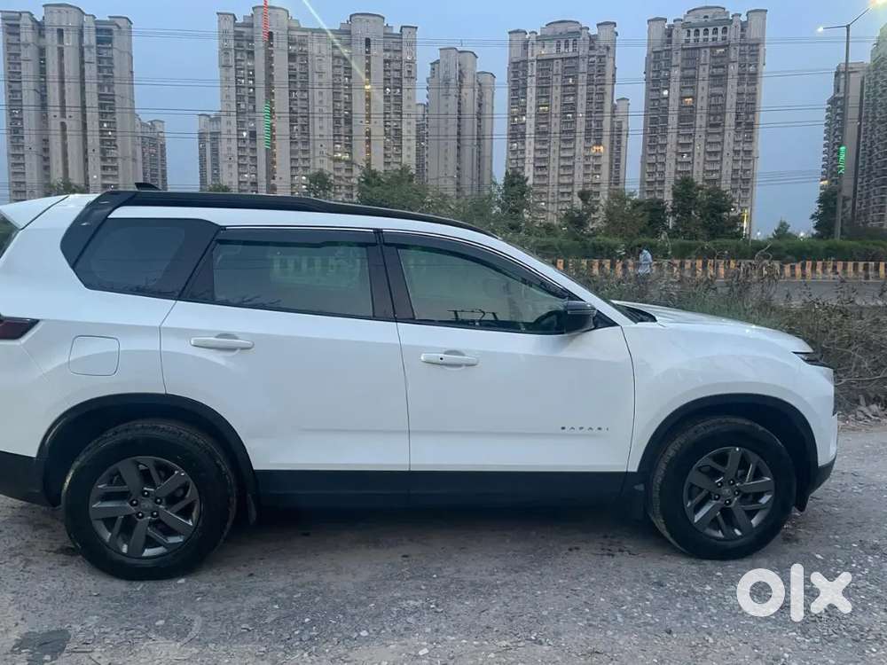 Tata Safari Diesel Automatic With Panaromic Sunroof