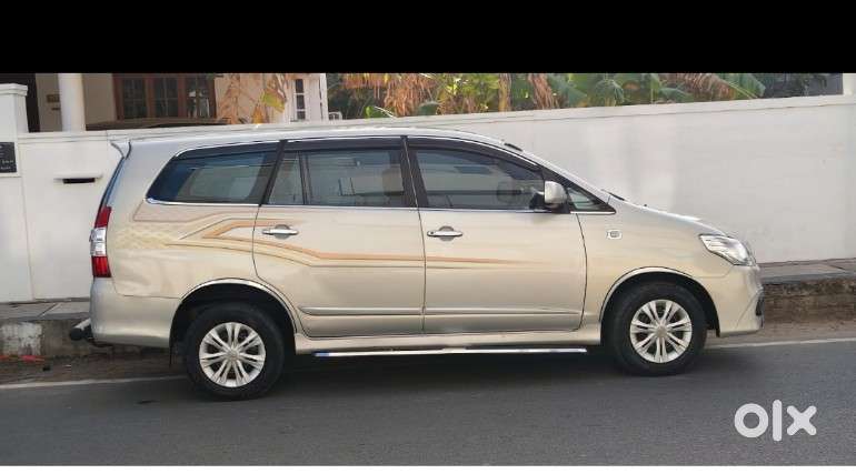 Toyota Innova 2.5 G (diesel) 8 Seater Bs Iv, 2015, Diesel
