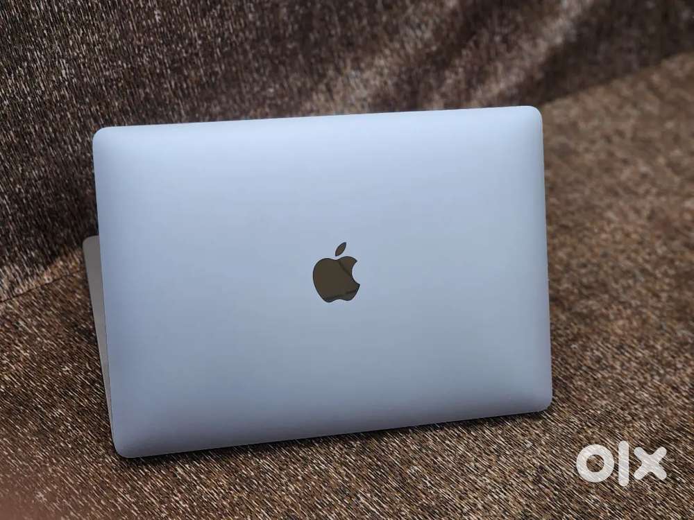 MacBook Pro 13インチ　シルバー 13.3インチMacBook Pro [整備済製品] 8コアCPUと8コアGPUを搭載