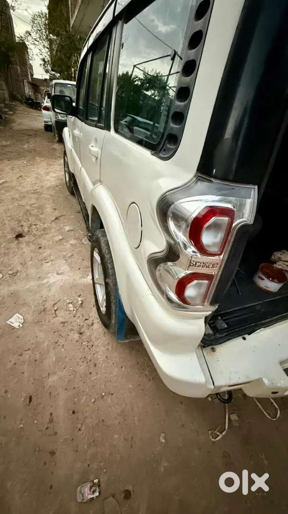 Mahindra Scorpio S6 Plus Hybrid 2017