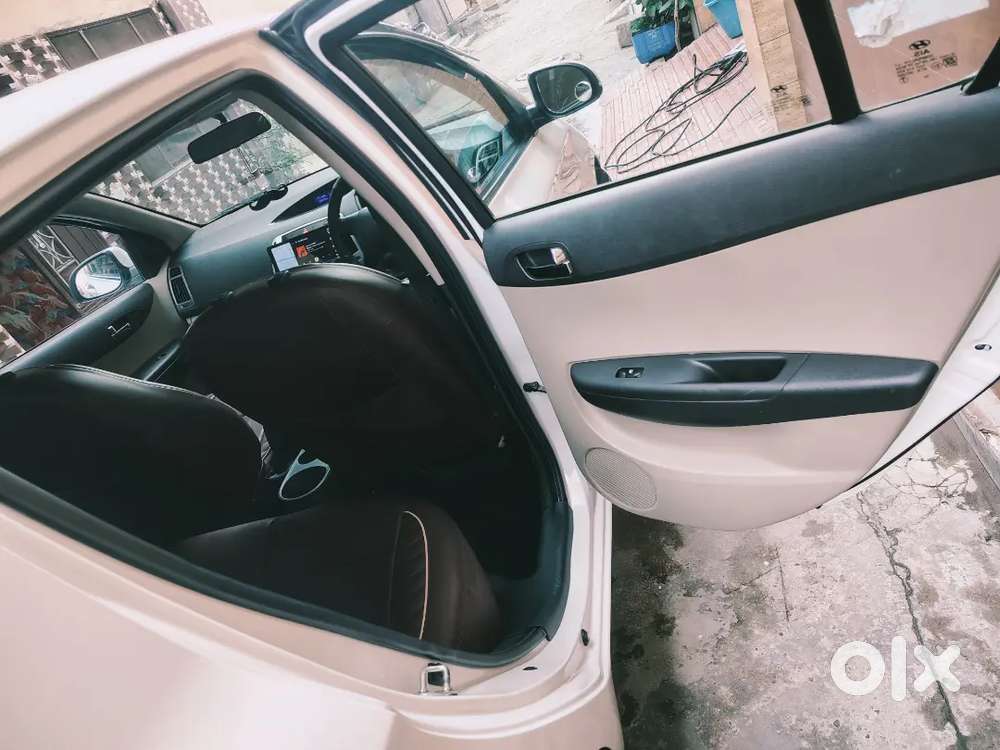 Hyundai I20 2013 Petrol 30000 Km Driven
