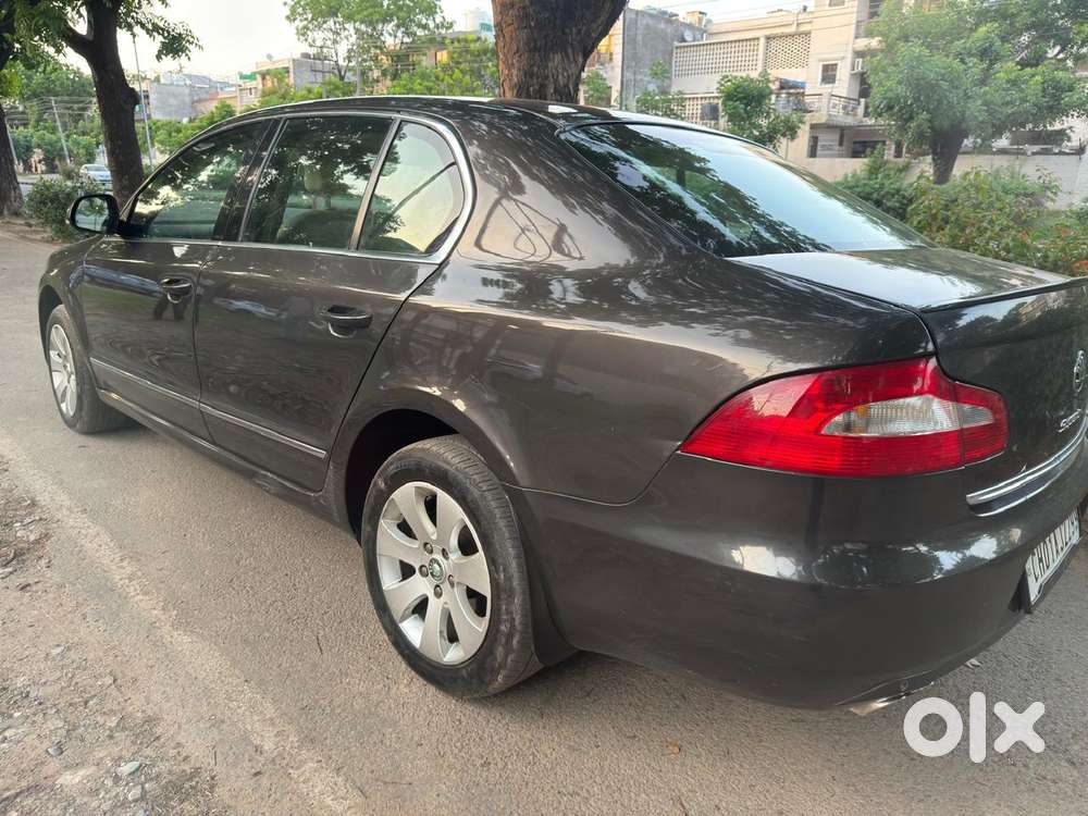 Skoda New Superb, 2011, Petrol