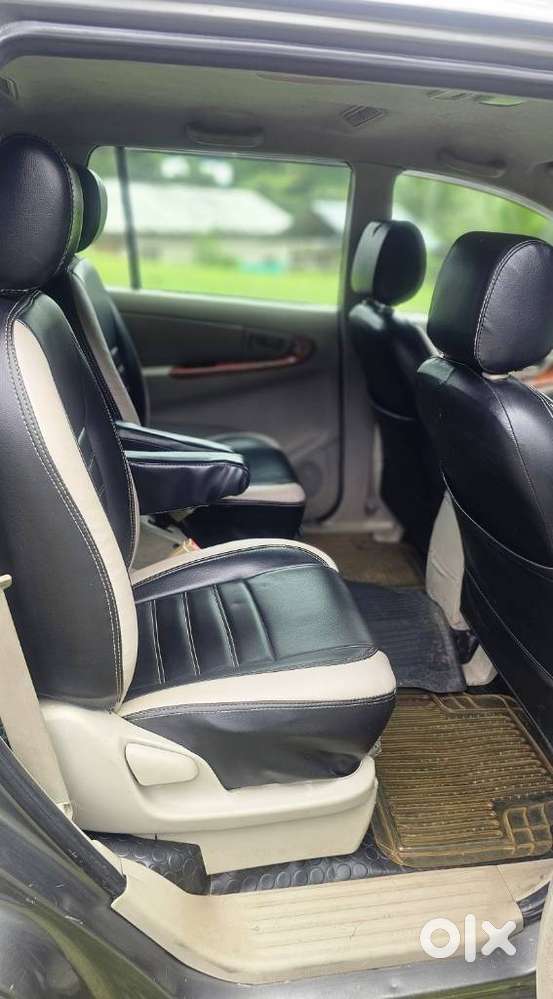 Toyota Innova 2.5 G (diesel) 7 Seater Bs Iv, 2011