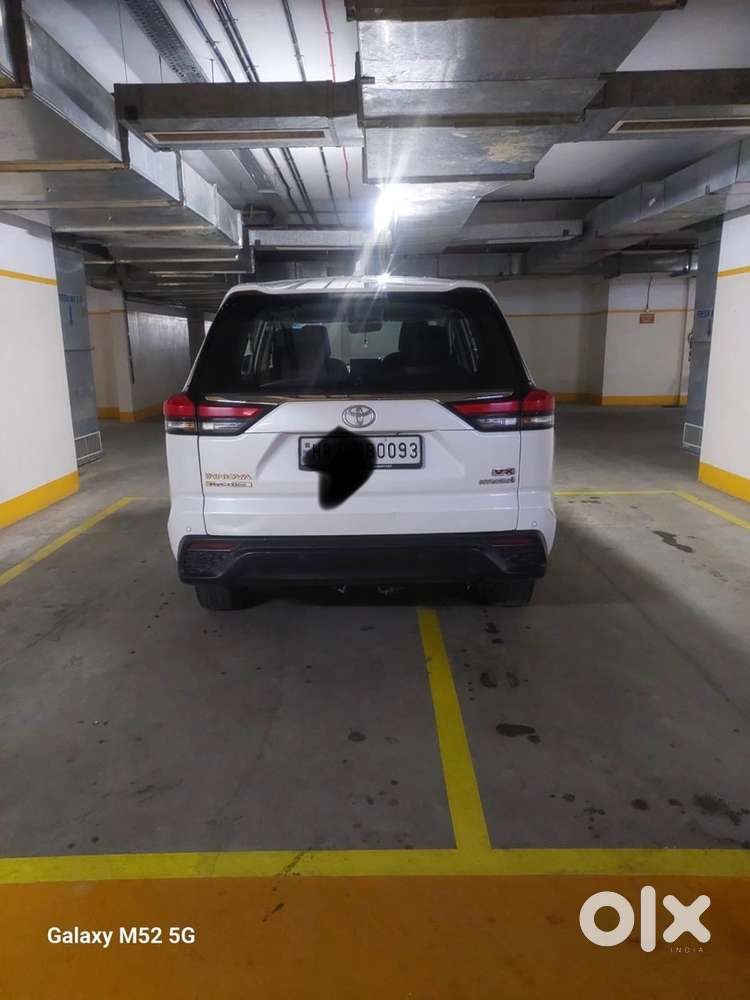 Toyota Innova Hycross 2023 82000 Km Driven