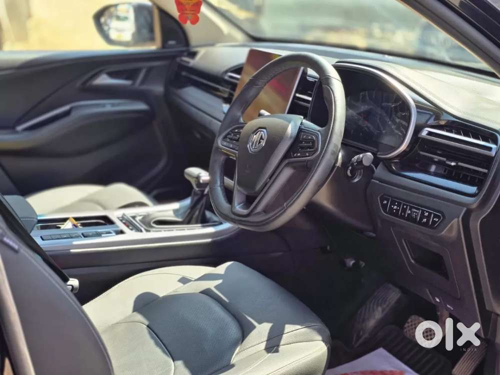 Mg Hector Plus Sharp Pro Blackstorm 1.5 Turbo Petrol Cvt 7 Str, 2024..
