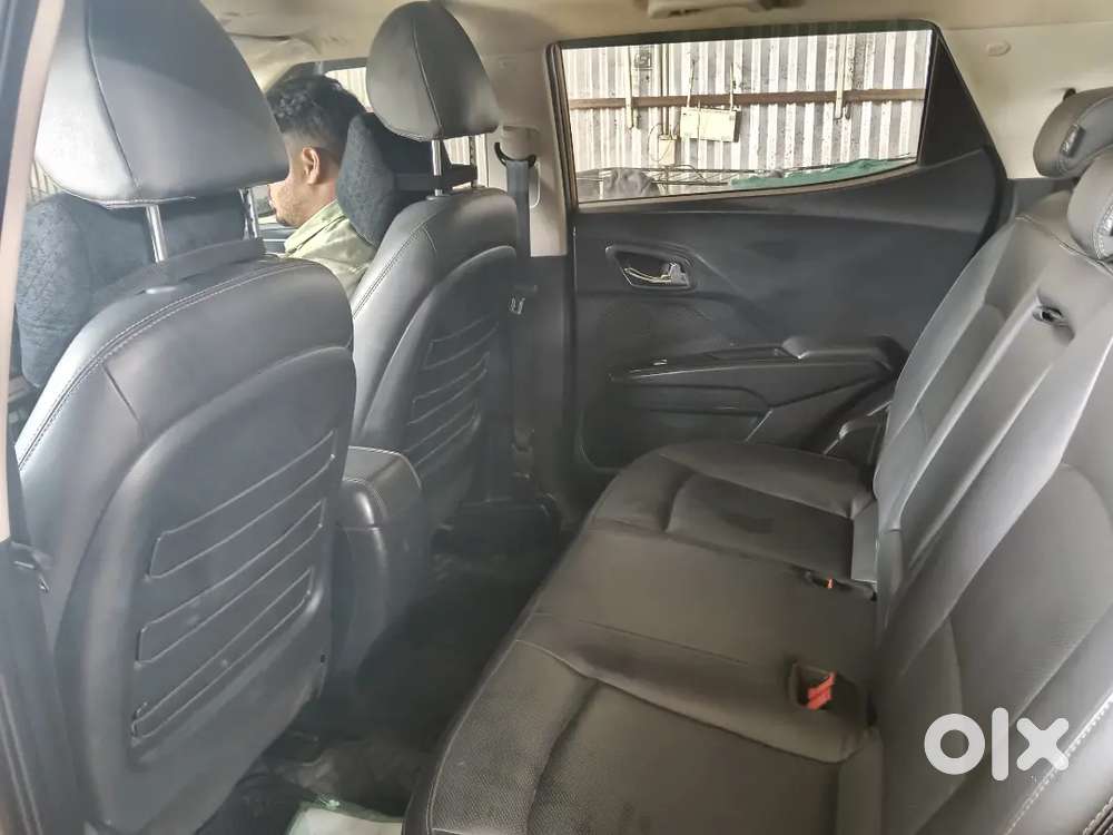 Mahindra Xuv300 W8 O 2023 Urgent Sale Verry Good Condition
