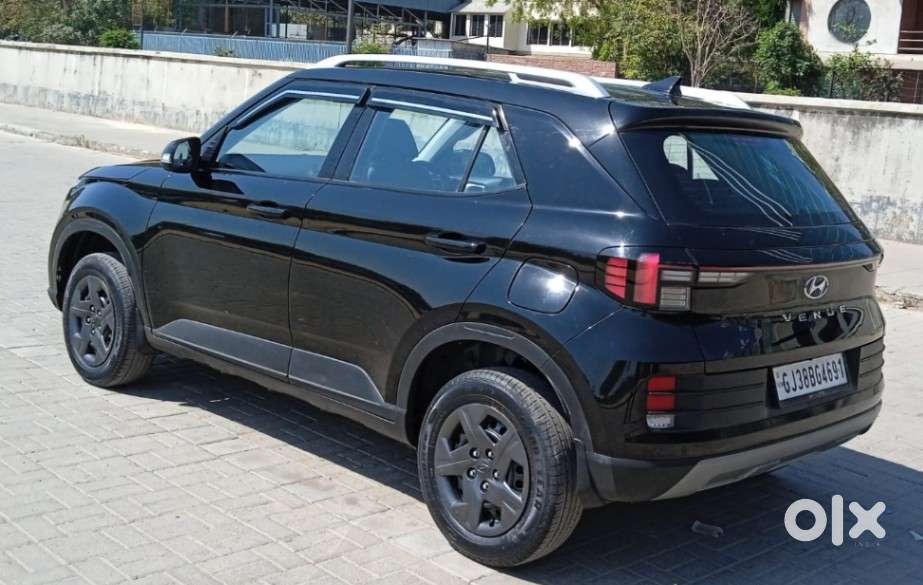 Hyundai Venue 1.2 S (o), 2024, Petrol