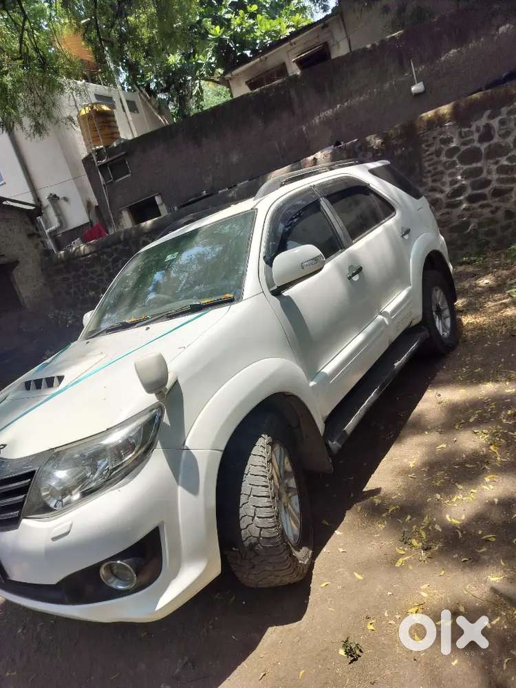 Toyota Fortuner 2013 Diesel Well Maintained 100% Tire