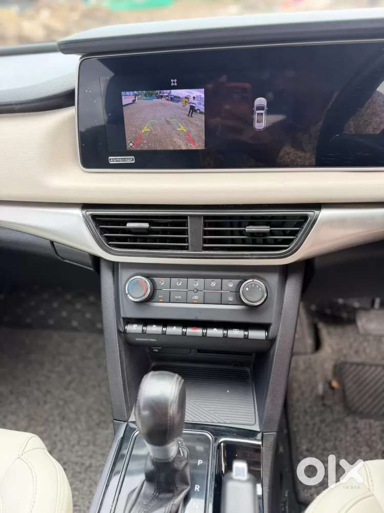 Mahindra Xuv700 2.0 Ax 5 Petrol At Str, 2022, Petrol