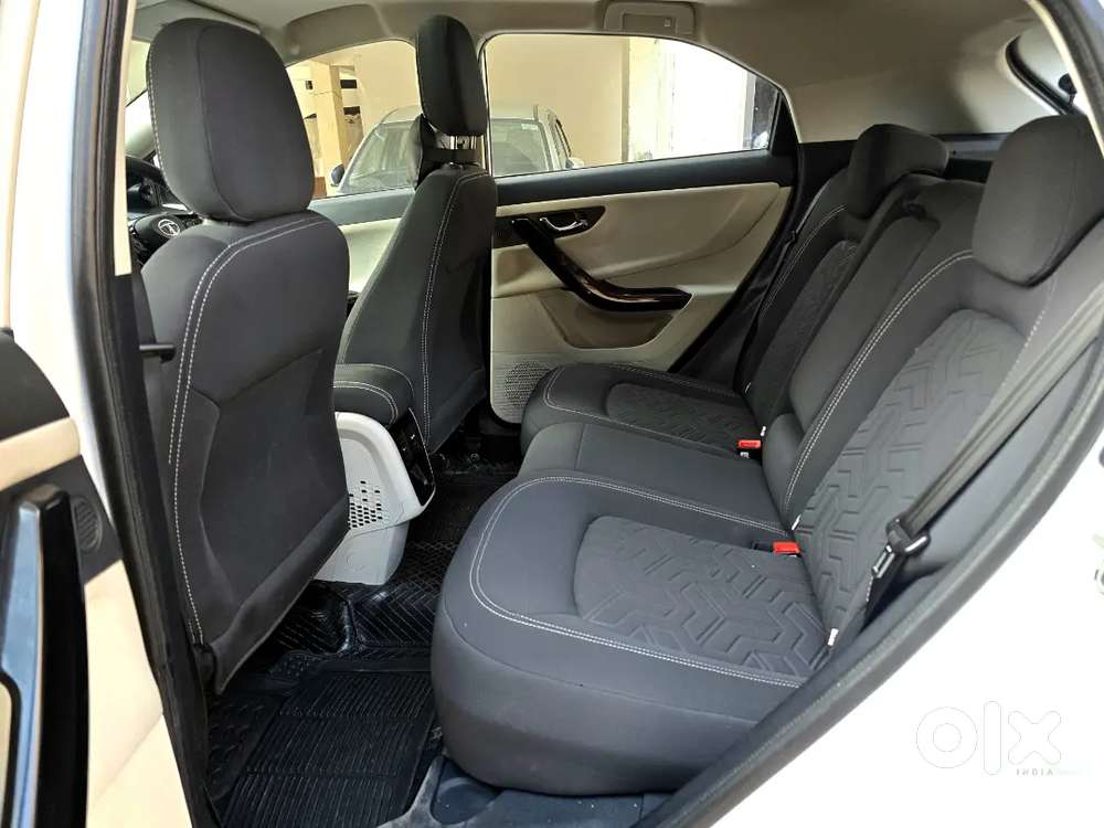 2022 Tata Nexon Xza+ (o) Amt Petrol Top-end Automaticcalgary White
