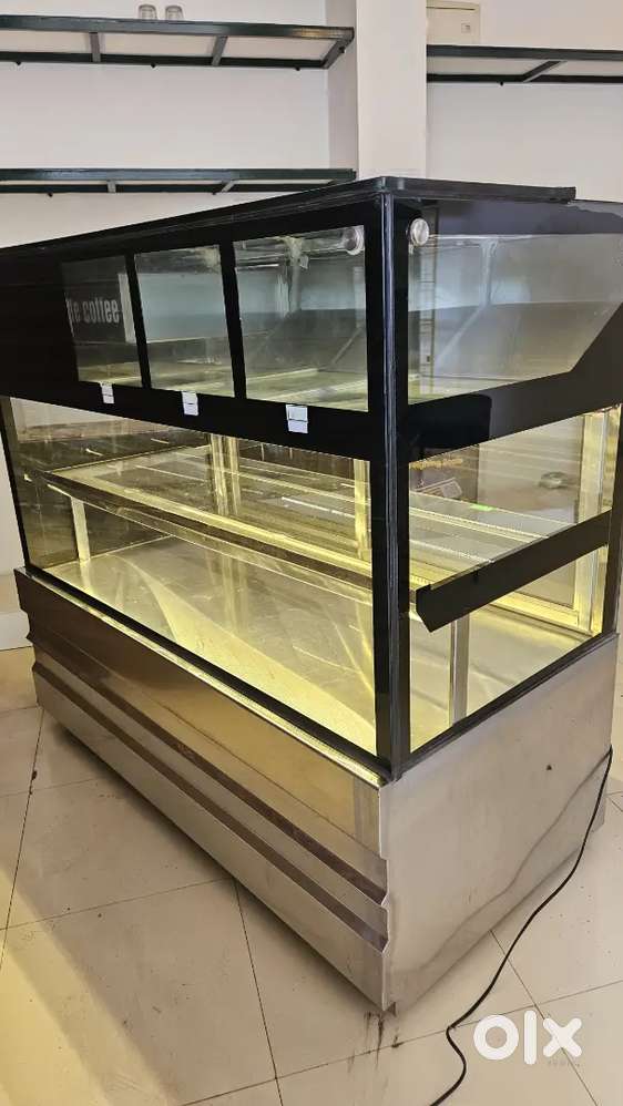 Used Glass Display Counter for Sale &ndash; ₹17,000
