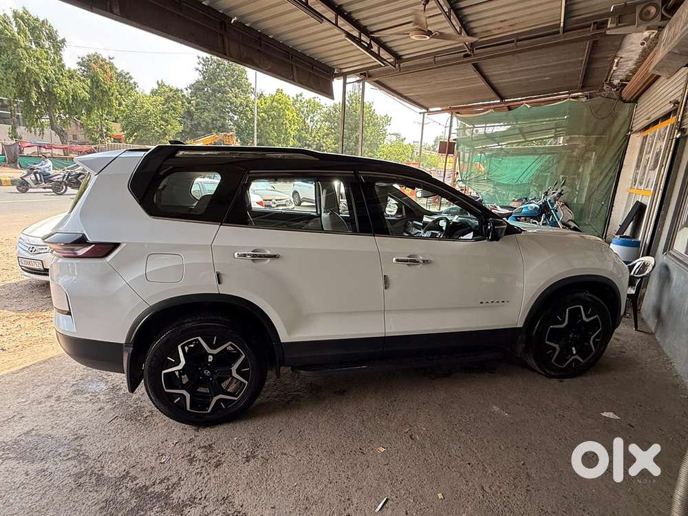 2025 Tata Safari Diesel, Automatic, Plus Dual Tone
