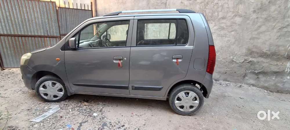 गुड कंडीशन कंपनी कलर्स वेल ओके गाड़ी