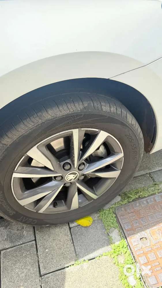 Skoda Slavia 2025 Petrol 14000 Km Driven