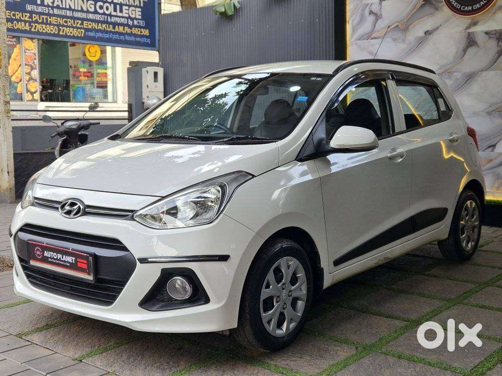 Hyundai Grand I10 Sportz, 2016, Petrol