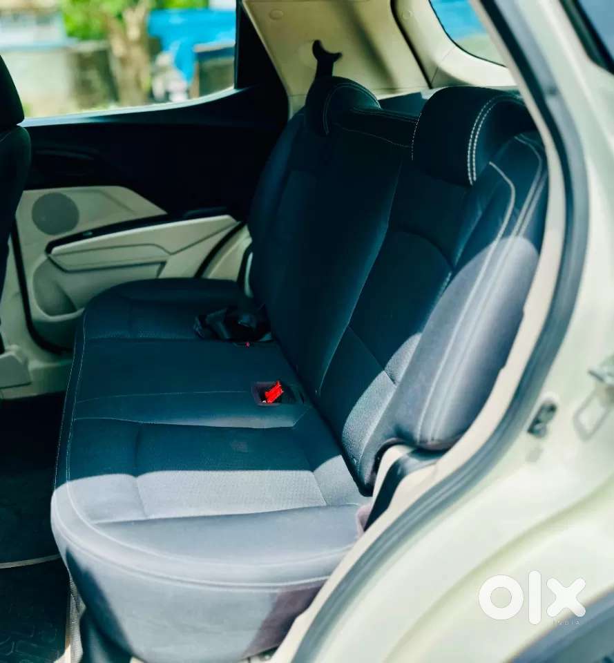 Mahindra Xuv300 1.2 W6 Amt Petrol, 2022, Petrol