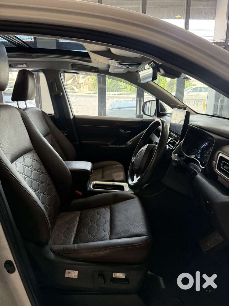 Toyota Innova Hycross 2.0 Zx (o) Hybrid 7 Str, 2024, Cng & Hybrids