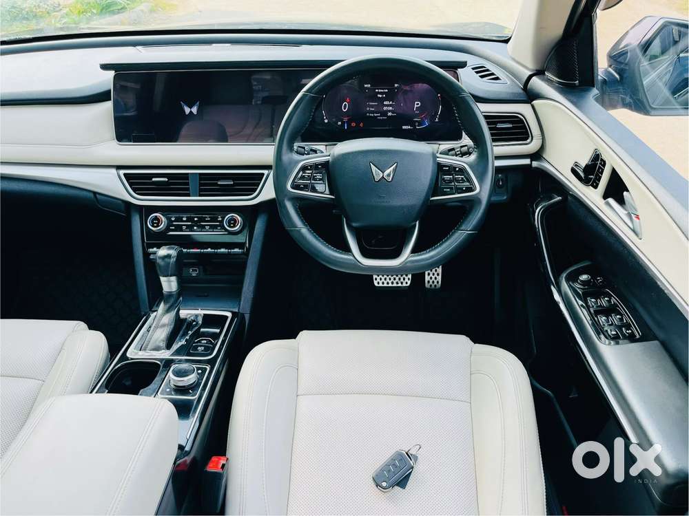 Mahindra Xuv700 2.2 Ax 7 Diesel At Luxury Pack Str, 2022, Diesel