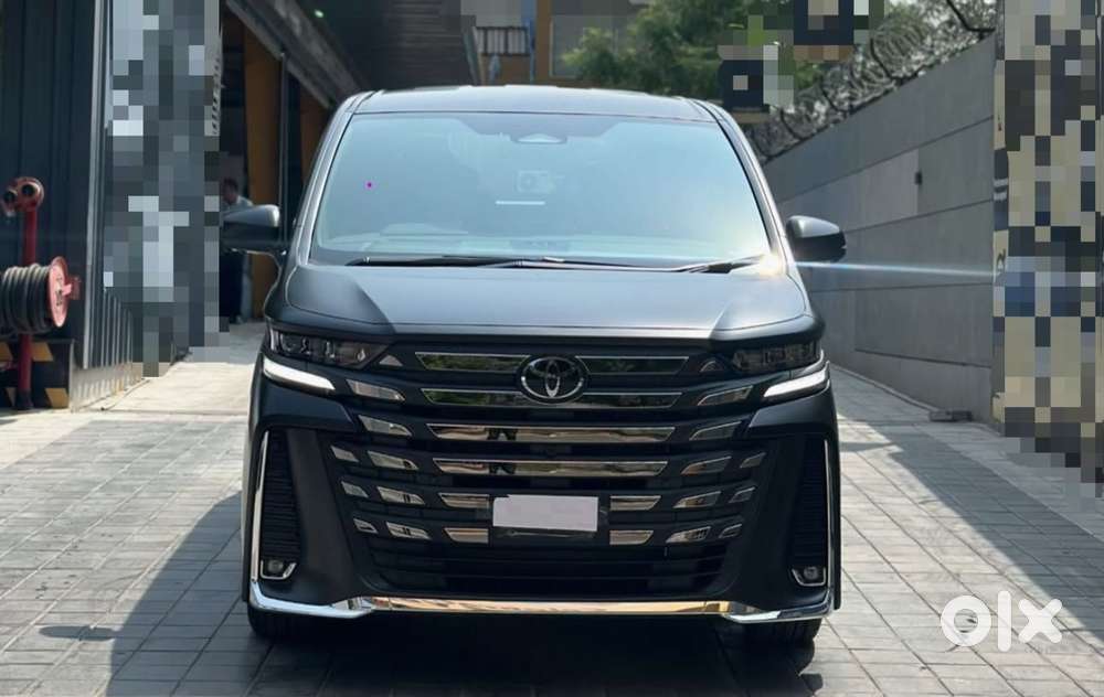 Toyota Vellfire 2.5 Executive Lounge, 2025, Petrol