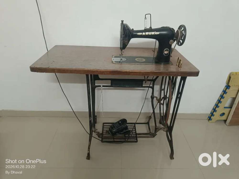Vintage Charm, Perfect Stitches: Working ARUN Sewing Machine with Tabl