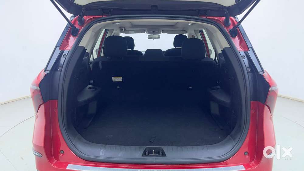 Mahindra Xuv700 2.0 Ax 5 Petrol At Str, 2023, Petrol