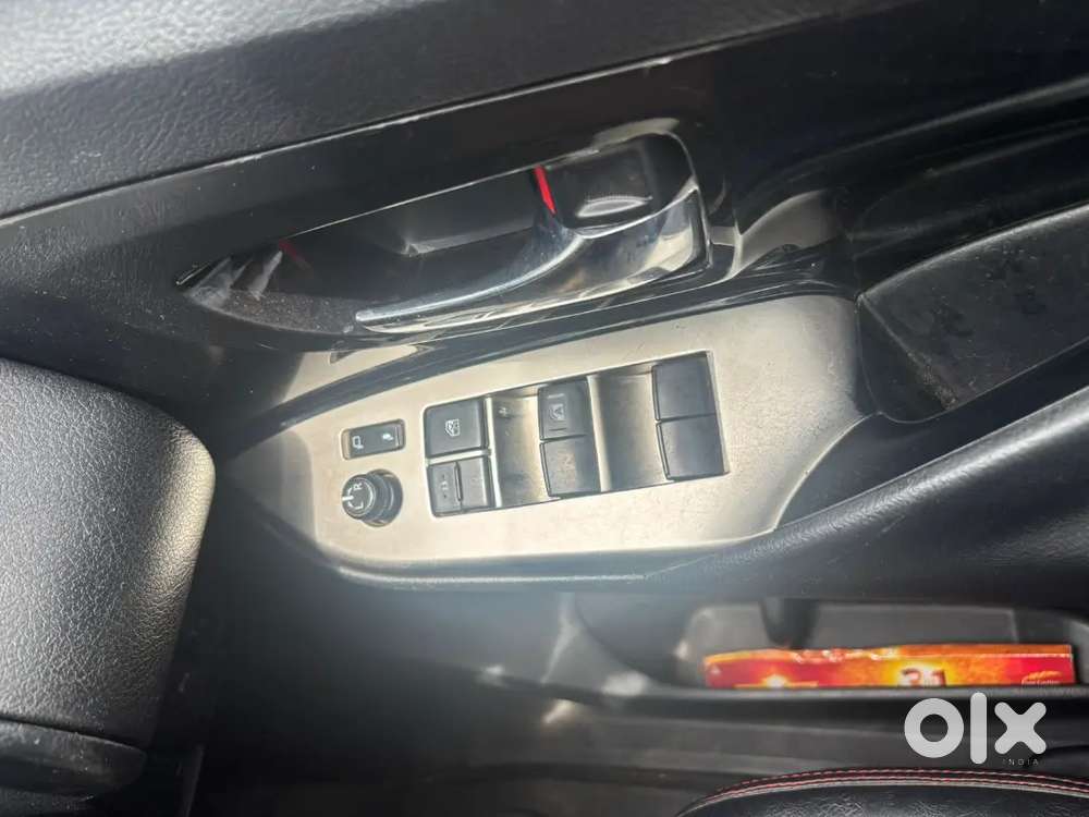 Toyota Innova Crysta Vx 2018 Pearl Whitetaxi Board