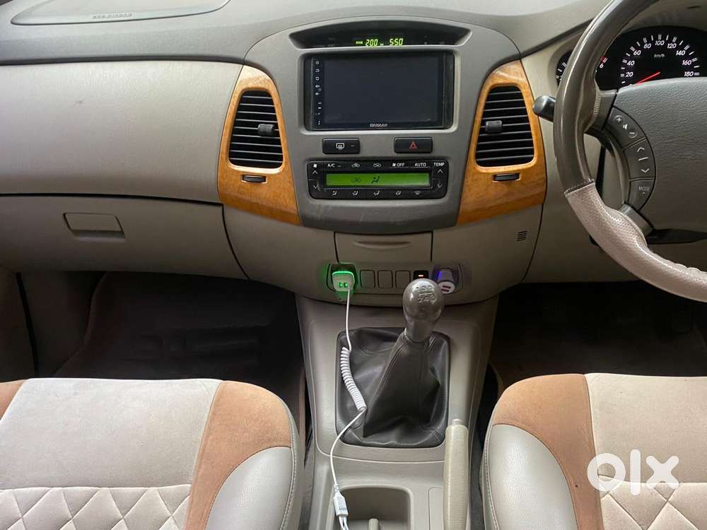 Toyota Innova 2.5 Vx 8 Seater Bs Iv, 2012, Diesel