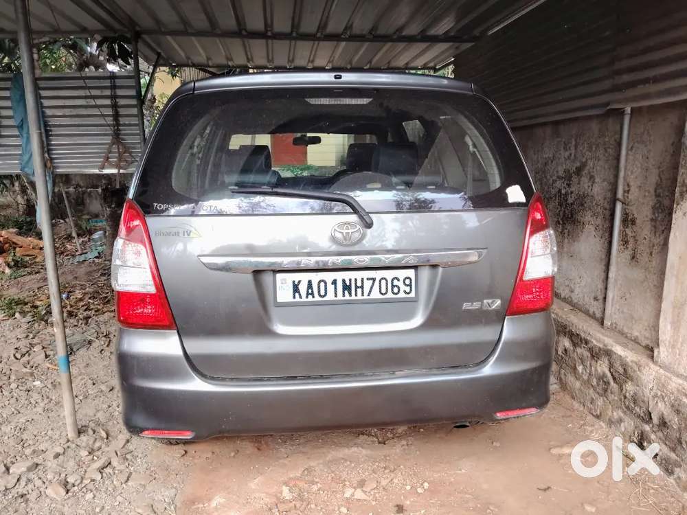 Toyota Innova 2012