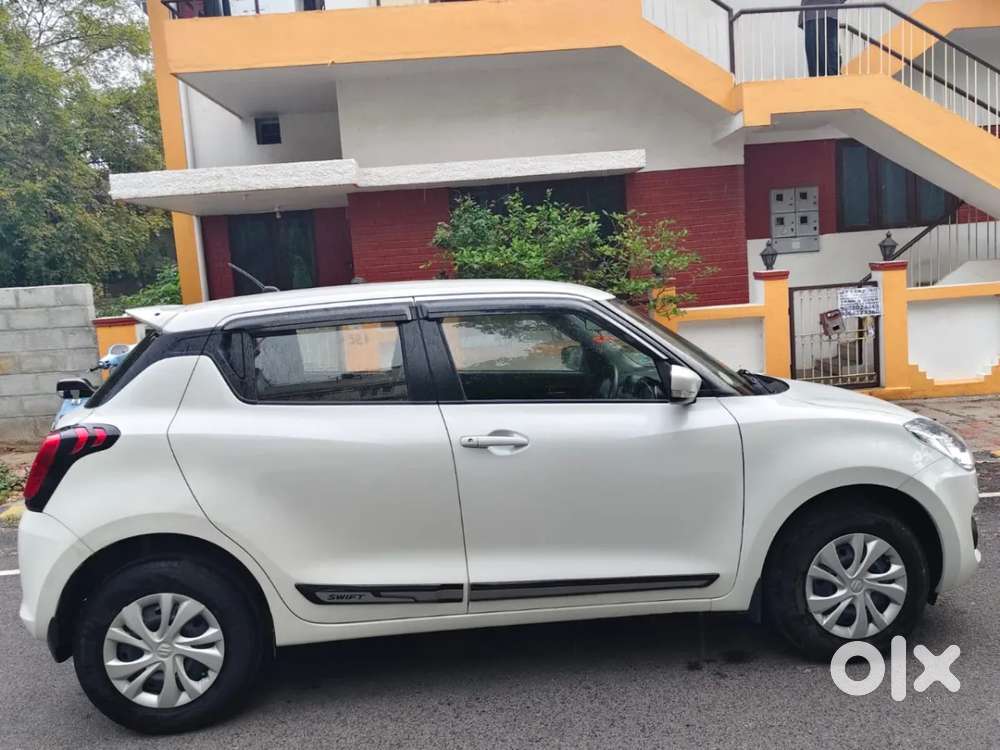 Maruti Suzuki Swift Vxi, 2023, Petrol