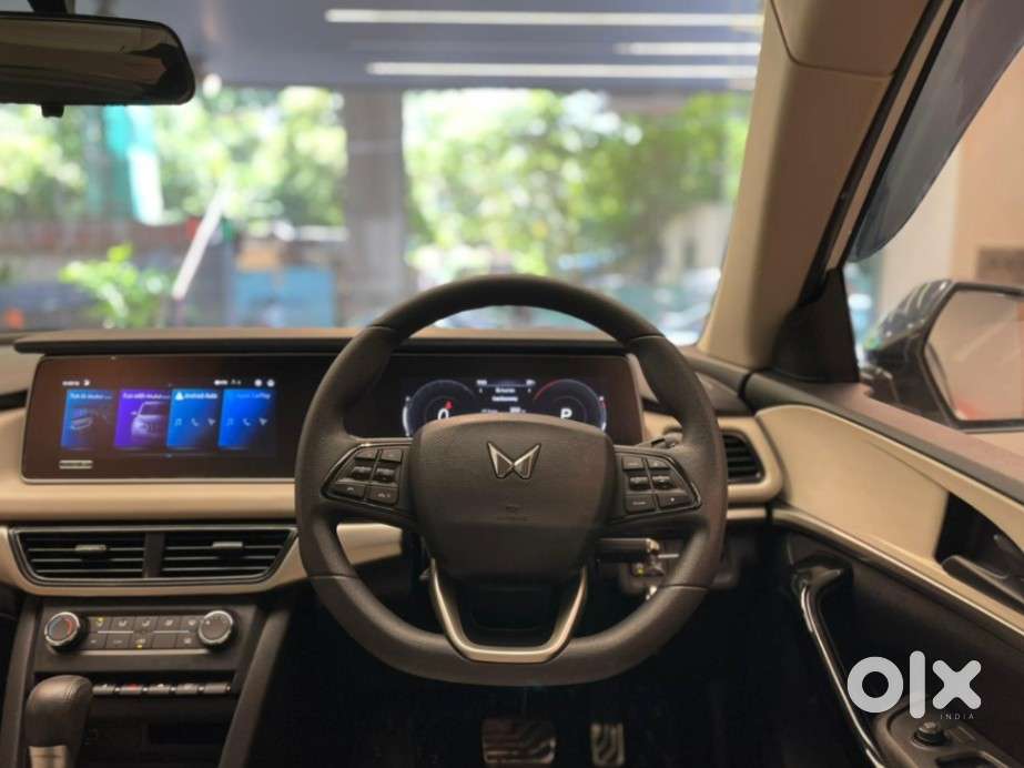 Mahindra Xuv700 2.0 Ax 5 Petrol At Str, 2024, Petrol