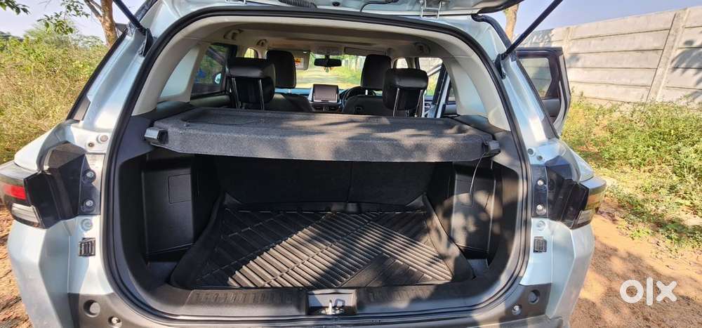 2023 Brezza Zxi+ At Dual Tone | 1 Owner | Sunroof | Negotiable