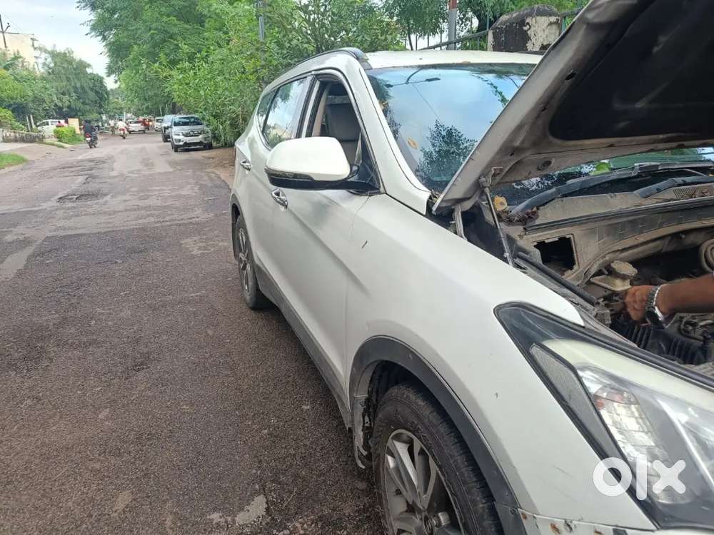 Hyundai Santa Fe 2014 Diesel 245000 Km Driven