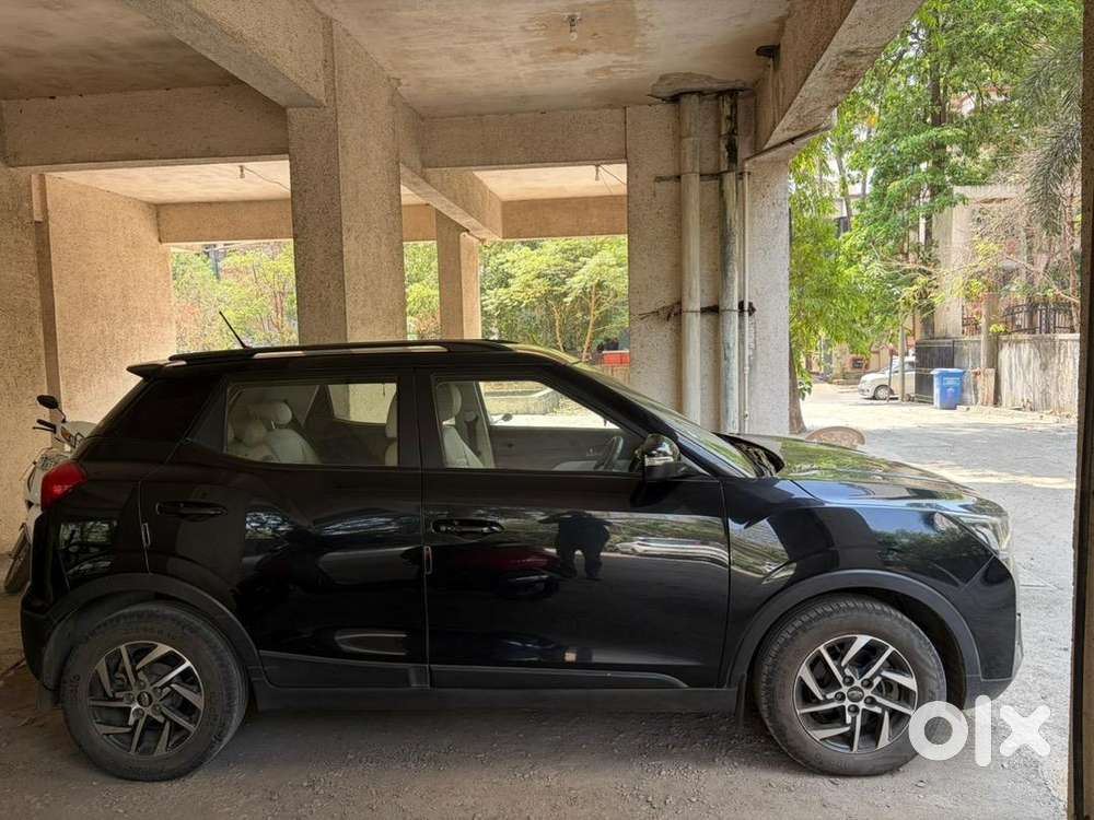 Xuv300 W8(o)  Diesel Manual - Sunroof  6- Airbags  Warrenty 2027