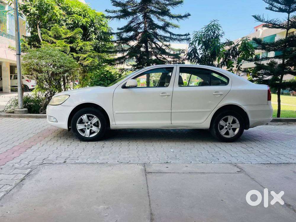 Skoda Laura Ambition 2.0 Tdi Cr Mt, 2012, Diesel