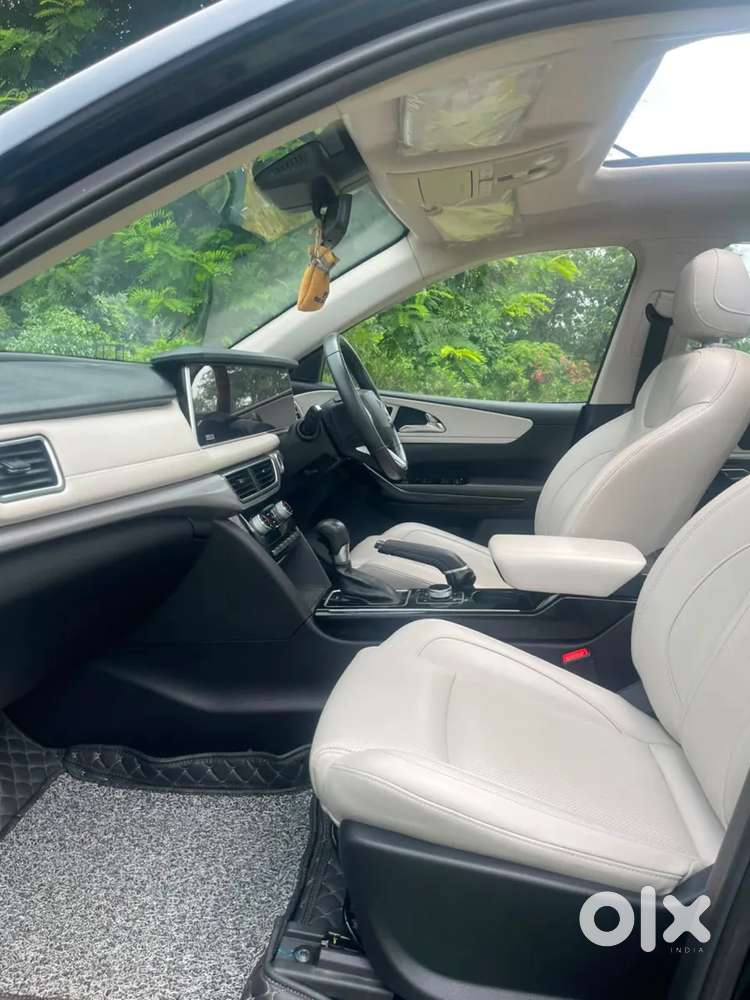 Mahindra Xuv700 2.0 Ax 7 Petrol At Str, 2023, Petrol