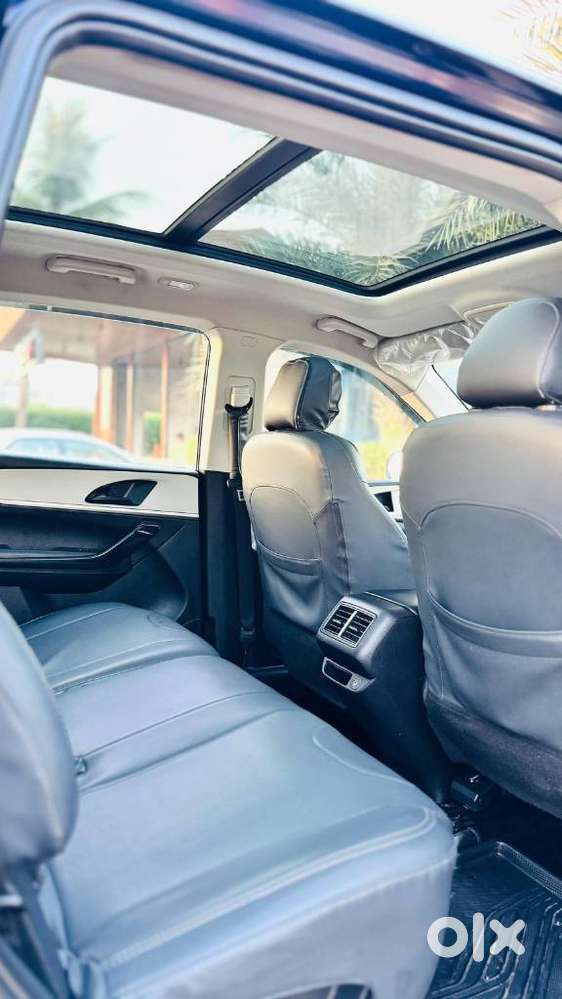 Mahindra Xuv700 2.2 Ax 5 Diesel At 7 Str, 2022, Diesel