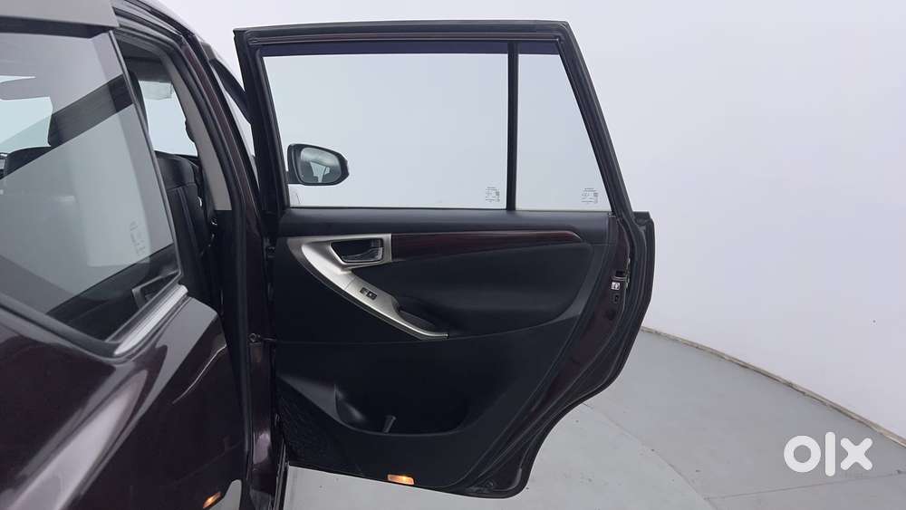 Toyota Innova Crysta [2020-ongoing] 2.4 Zx 7 Str, 2016, Diesel