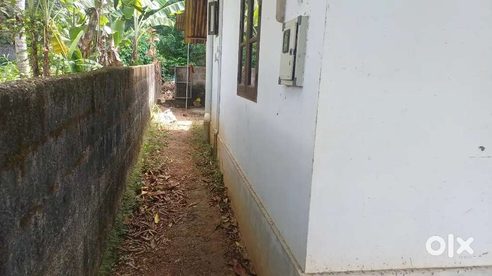 ഊരുമ്പലം 5സെന്റ് വീടും സ്ഥലവും വില്പനക്ക്