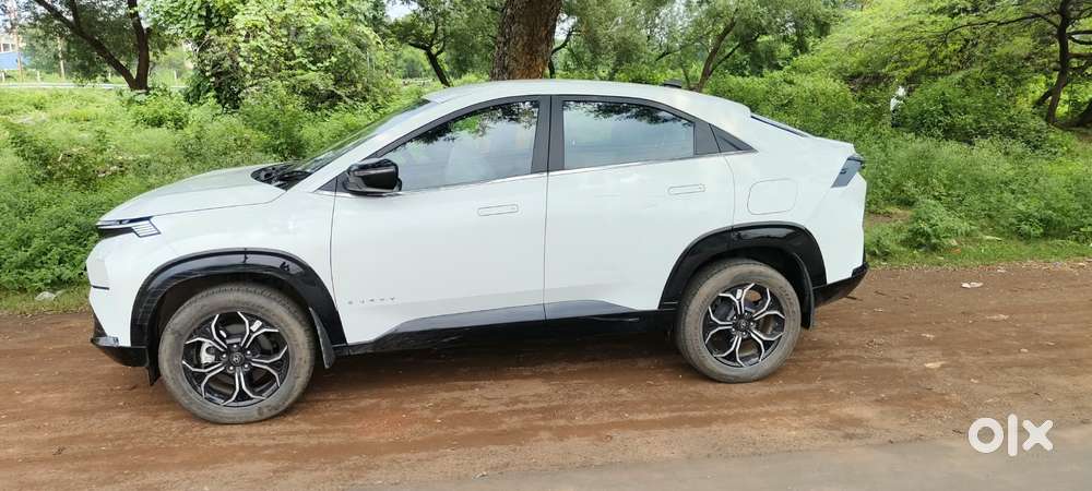 Tata Curvv Creative 1.2 Revotron Petrol 6mt, 2025, Petrol