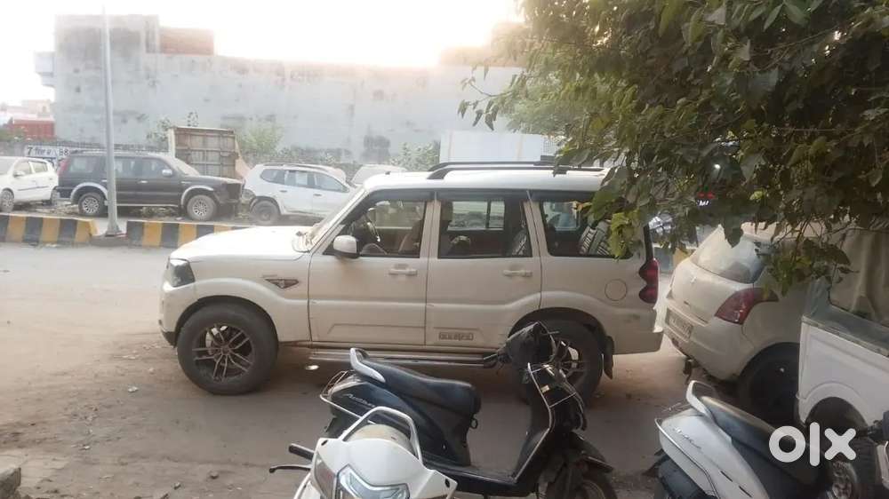 Mahindra Scorpio S6 Plus 2016 Diesel Manual