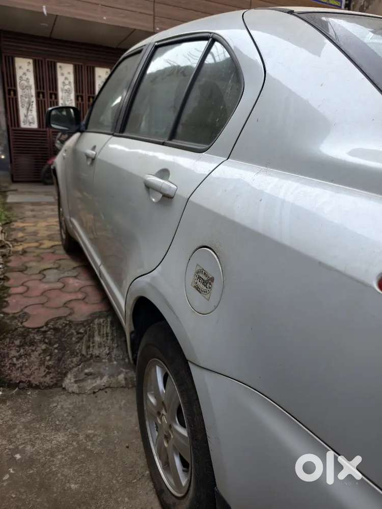 Maruti Suzuki Swift Dzire 2011 Petrol