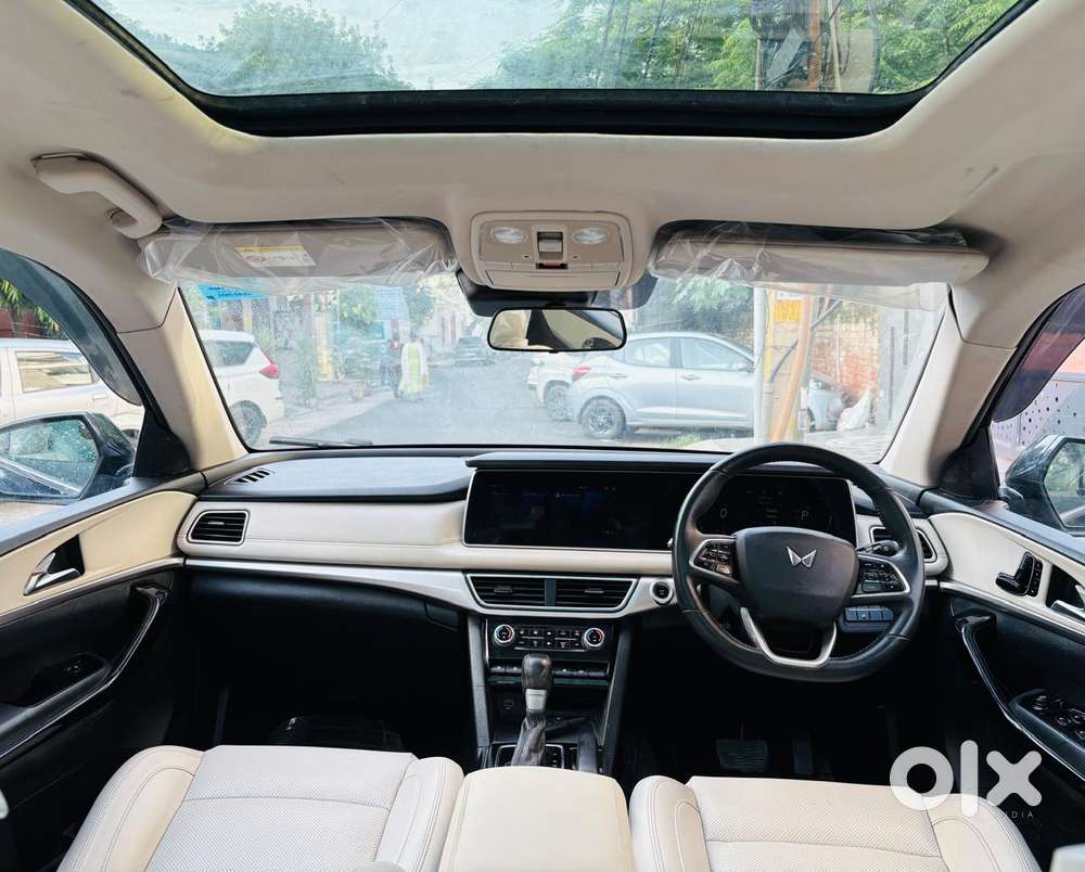 Mahindra Xuv700 2.0 Ax 7 Petrol At Str, 2022, Petrol