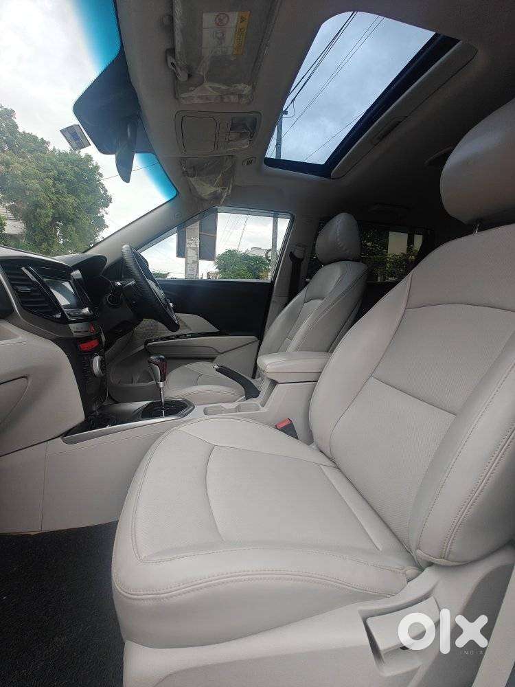 Mahindra Xuv300 W8 (o) 1.5 Diesel Amt, 2023, Diesel