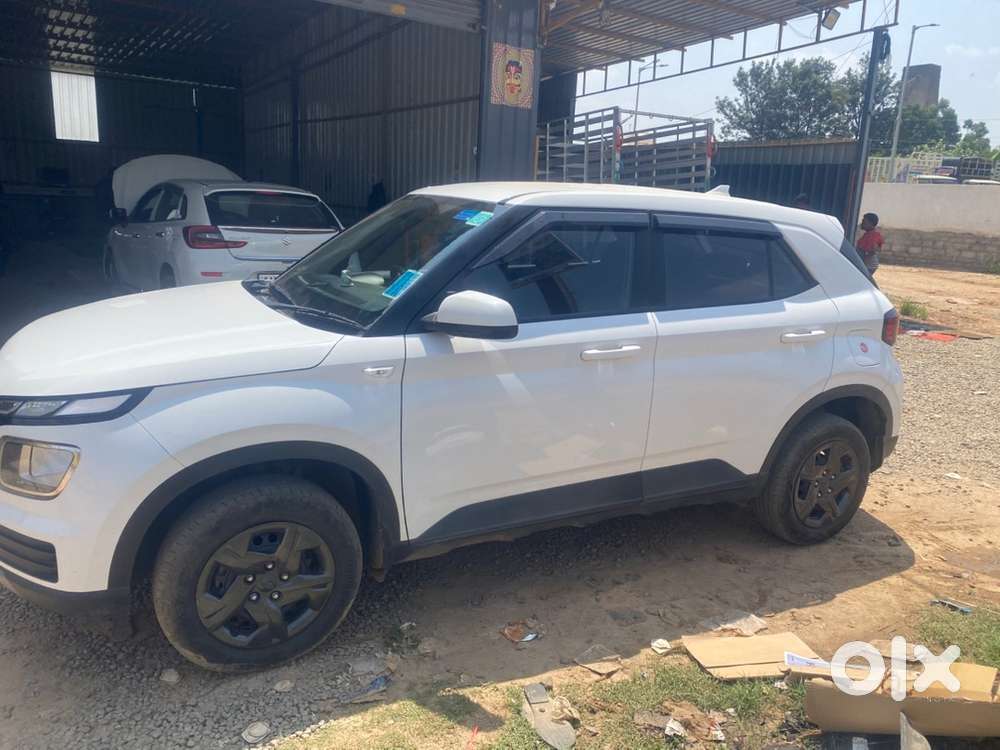 Hyundai Venue Petrol Manual 2023