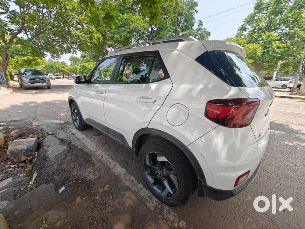 Hyundai Venue 2020 Petrol Well Maintained