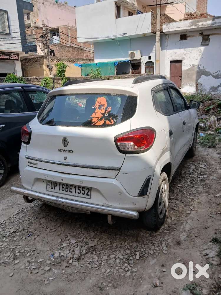 Kwid Car (white)