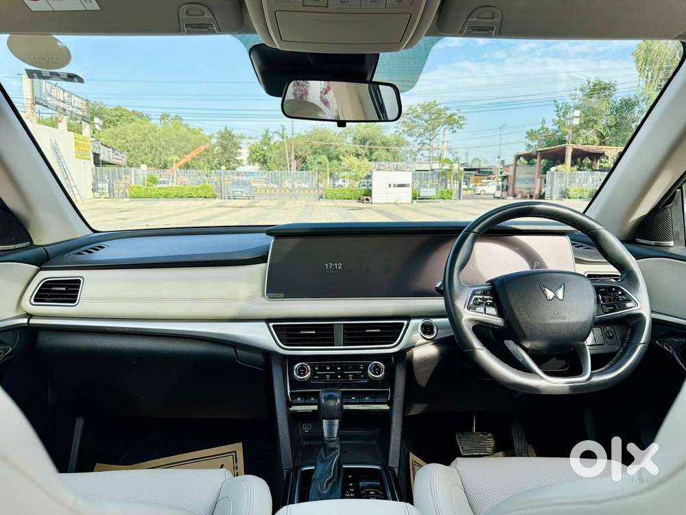 Mahindra Xuv700 2.0 Ax 7 Petrol At Luxury Pack Str, 2022, Petrol