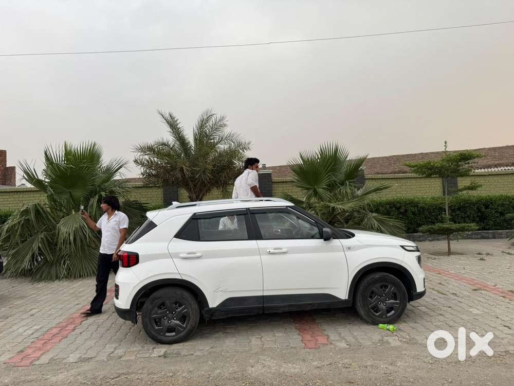 Hyundai Venue 2024 Petrol 20000 Km Driven